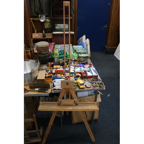 135 - Large artist's easel.