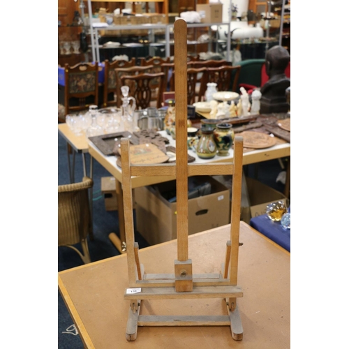 136 - Small artist's easel.