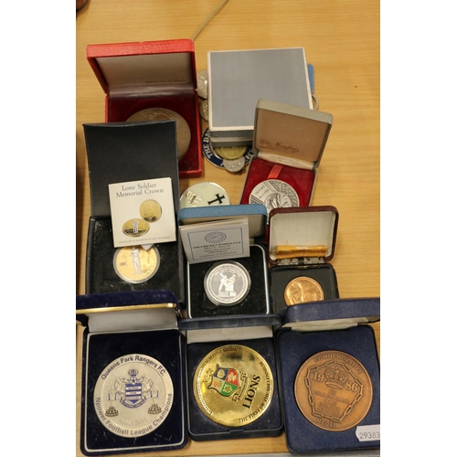 261 - 1999 Cricket World Cup silver proof coin 100 rupee coin, modern medallions and other commemorative c... 