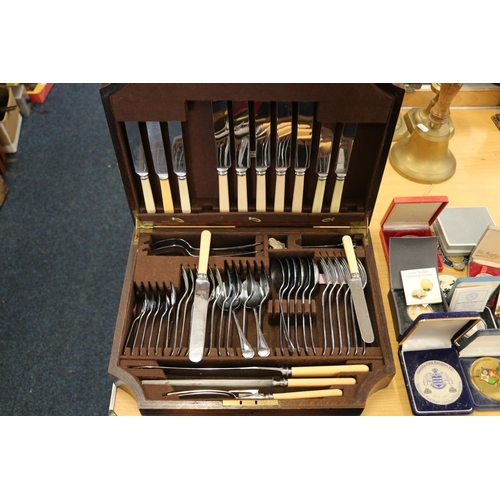 263 - Canteen containing silver-plated cutlery.