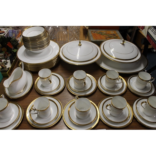 389 - Ridgway Clarendon dinner service.