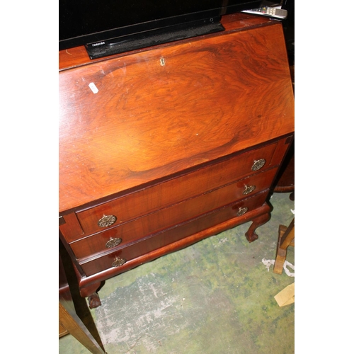 622 - Mahogany bureau.