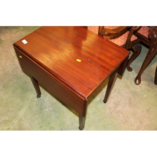 658 - Mahogany drop-leaf occasional table, raised on castors.