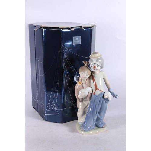 166 - Lladro porcelain figurine 07686 Pals Forever (Nuevos Amigos), 22.5cm tall, boxed.