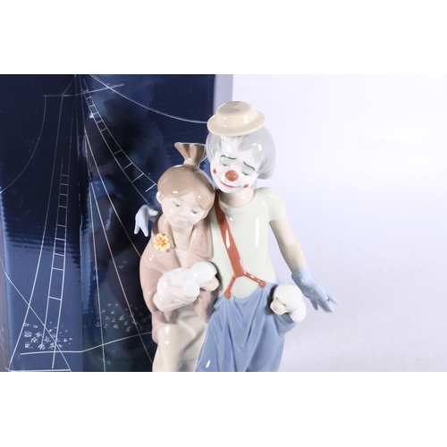 166 - Lladro porcelain figurine 07686 Pals Forever (Nuevos Amigos), 22.5cm tall, boxed.