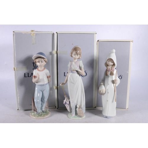 177 - Three Lladro porcelain figurines to include 7610 Can I Play (Dispueato A Jugar), 07611 Summer Stroll... 