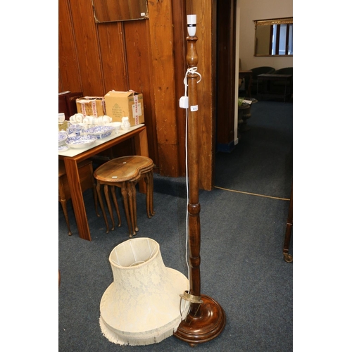 672 - Turned mahogany freestanding standard lamp.