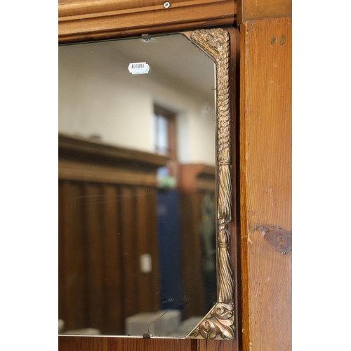 674 - Gilt framed wall mirror.