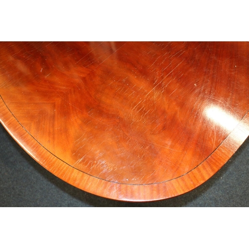 679 - Mahogany extending leaf dining table.