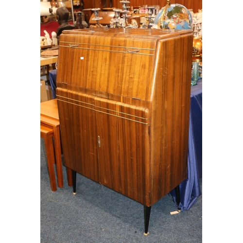 681 - Mid-20th century cocktail cabinet.