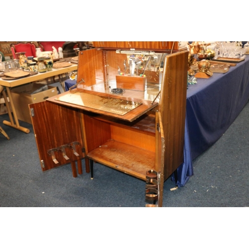 681 - Mid-20th century cocktail cabinet.