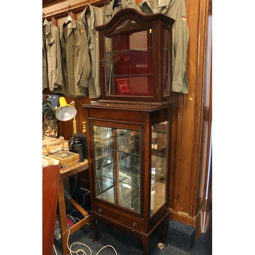 687 - Mahognay display cabinet, smaller table top cabinet and display shelves (3)