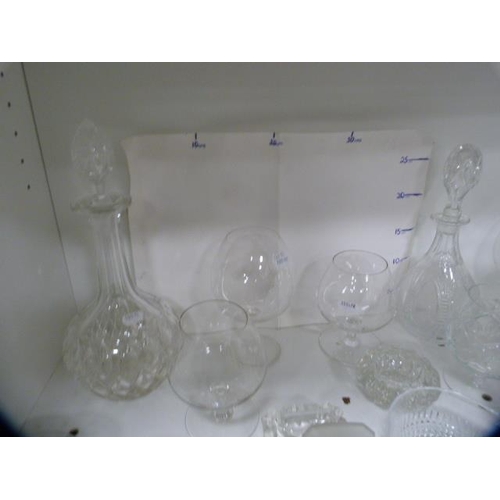 82 - Glassware to include rinsing bowl, brandy balloons, gilt French-style decanter and stopper, Mary Gre... 