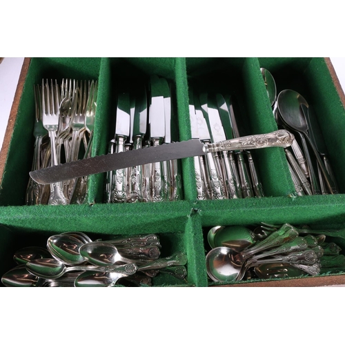 600A - Large silver plated cutlery flatware set in the Kings Pattern