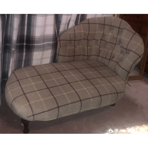 702 - Chaise longue upholstered in green and heather tartan fabric.