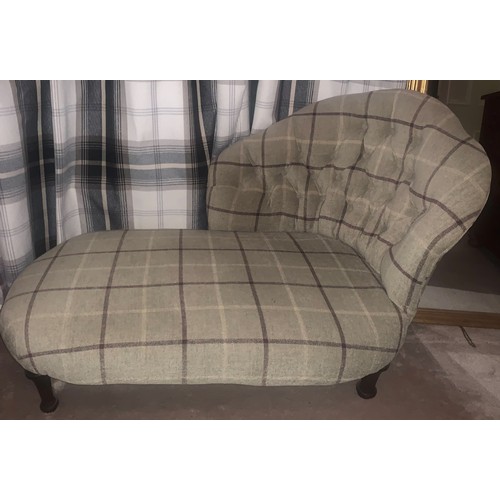 702 - Chaise longue upholstered in green and heather tartan fabric.