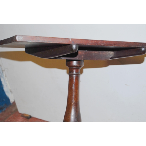 432 - George III mahogany tilt-top tea table, on turned column and tripod supports, 74cm high and 53cm wid... 