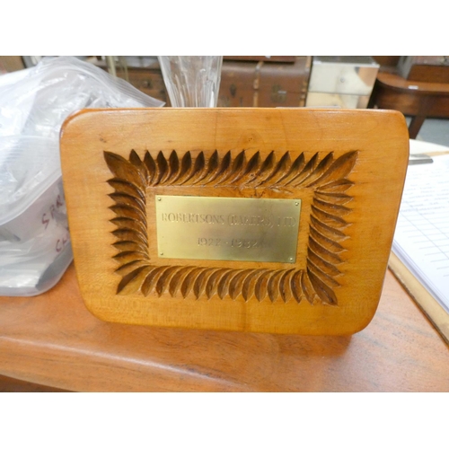 103 - Robertson's Bakers Ltd. shortbread mould with commemorative plaque.