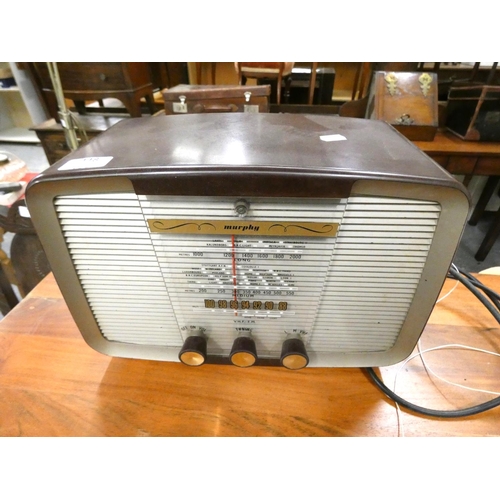 118 - Vintage Murphy Bakelite radio.