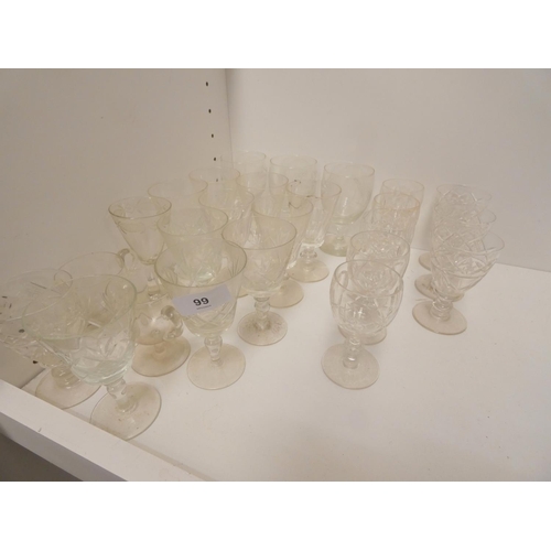 99 - Various vintage glassware.