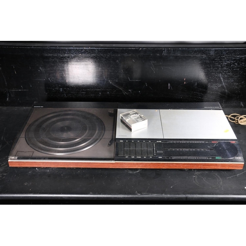 Bang and Olufsen turntable, Beomaster 3300.