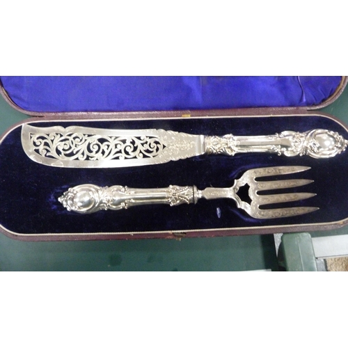 246 - Pair of EP fish dividers in fitted case, and a set of twelve boxed silver plated fish knives and for... 