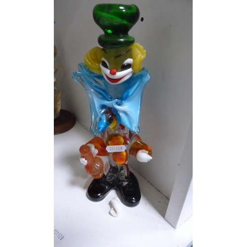 62 - Murano-style glass bird model, similar dish, clown and two Leonardo Collection mouse figures, plates... 