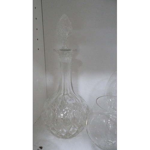 82 - Glassware to include rinsing bowl, brandy balloons, gilt French-style decanter and stopper, Mary Gre... 