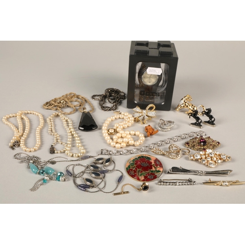 132 - Collection of costume jewellery to include brooches, fashion watches, necklace etc