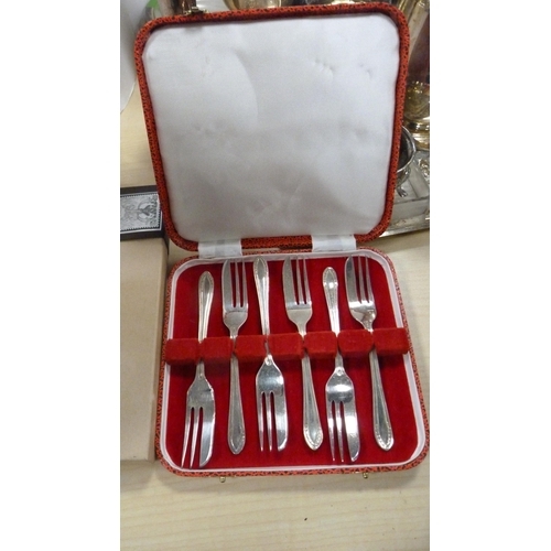 14 - Collection of EP to include rose holder, teapot, dishes, cased set of pastry forks etc.