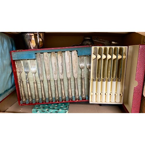 342 - Assorted cases of cutlery to include teaspoons, fish cutlery, afternoon tea knives, three-piece plat... 