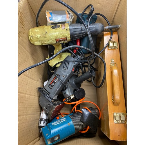 326 - Cordless screwdriver, Black and Decker power saw, electric planer, etc