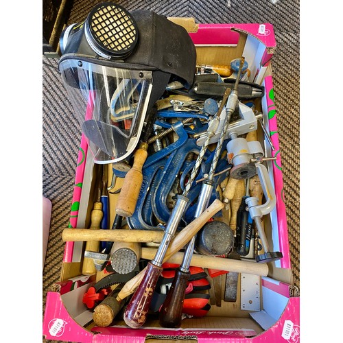 324 - Assorted tools to include G-clamps, chisels, hammers, screwdrivers, powercap dust mask