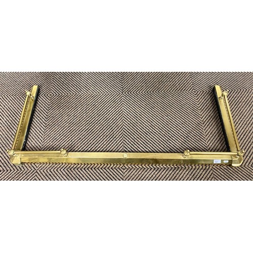 547 - Brass fireplace fender