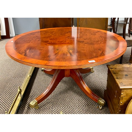 544 - Yew circular coffee table, dimensions of top: 100cm x 100cm