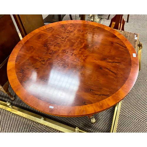 544 - Yew circular coffee table, dimensions of top: 100cm x 100cm