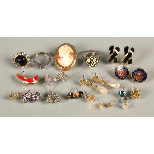 106 - Quantity of costume jewellery including Mille flori ring, cameo etc