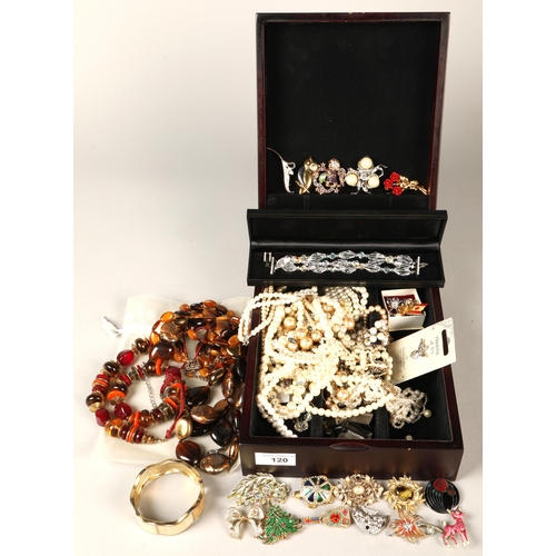 120 - Quantity of costume jewellery