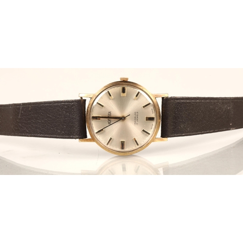 125 - Gold Roamer Gents watch, engraved on back, with guarantee dated 25.1.1977