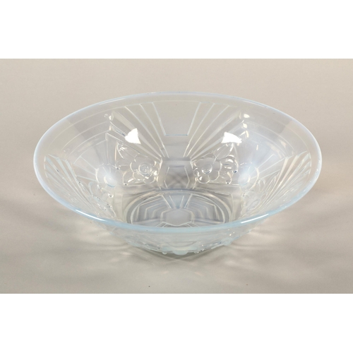 30 - Opalescent moulded glass bowl 26cm