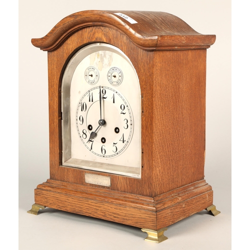 312 - Oak mantel clock with inscription 'Rev M.O. Domino, Episcipo Gallovidiensi...', 38cm height