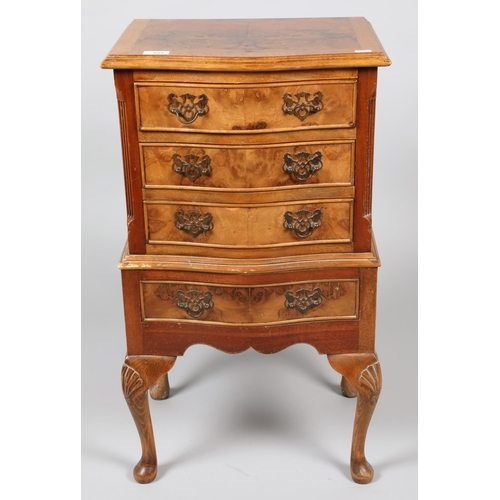 525 - Serpentine chest of drawers, H 77cm, W 43cm, D 30cm