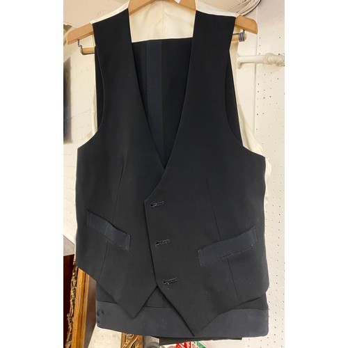 549 - Gentleman's black tie dinner suit with jacket, waistcoat and trousers