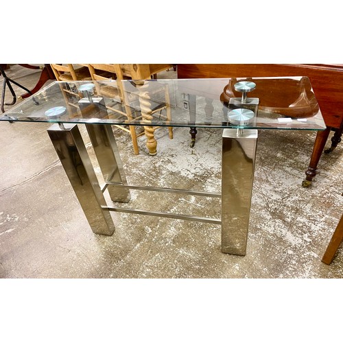 581 - Contemporary glass table with stainless steel legs, H 75cm, W 122cm, D 43cm