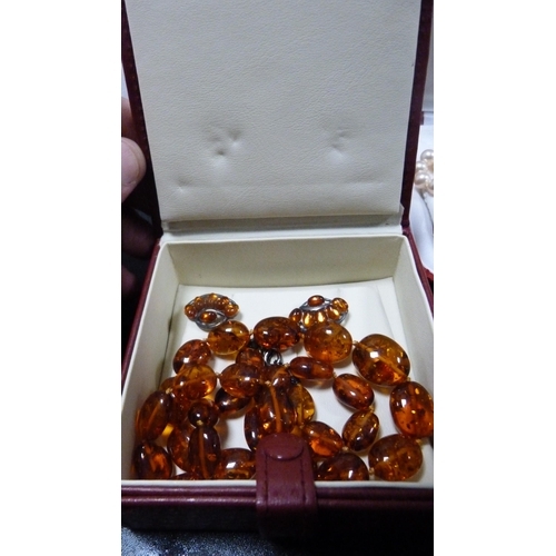 243 - Bag of costume jewellery to include amber-coloured necklace, pair of faux pearl earrings, pendant, e... 