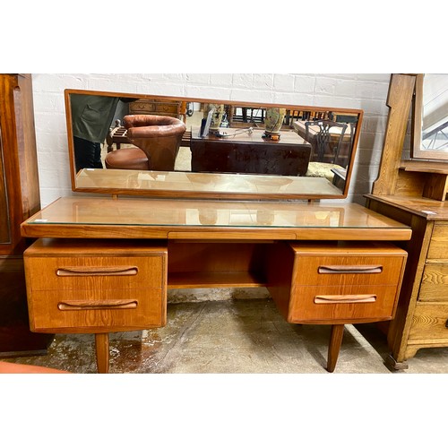 559 - Mid-century G Plan dressing table, H (incl. mirror) 120cm, W 150cm, D 45.5cm