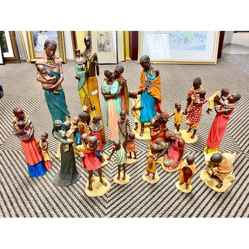 383 - Various African tribal figures 