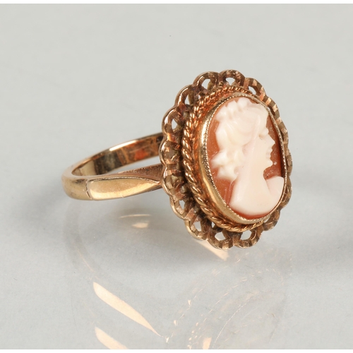 73 - 9ct gold cameo ring