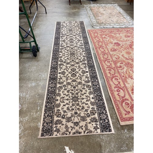 588 - Runner with floral design, 297cm length