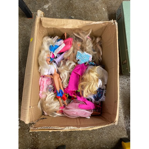 599 - Box of assorted Barbie dolls